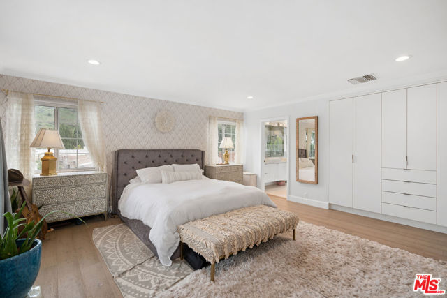 3156 Dona Emilia Drive, Studio City CA: https://media.crmls.org/mediaz/e706f8a8-26d4-4b8c-8120-88d29e8d712d.jpg