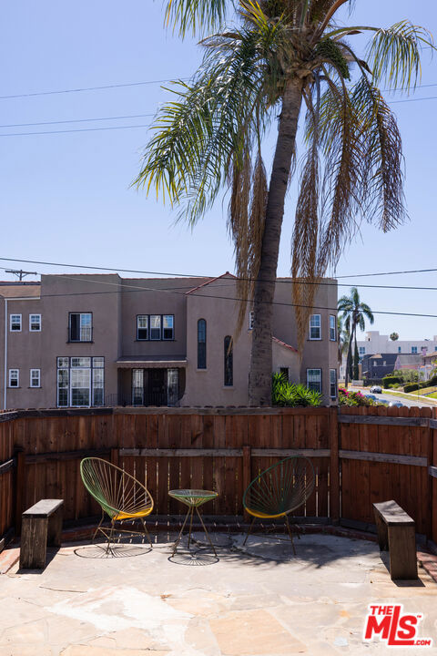 4002 W Adams Boulevard, Los Angeles CA: https://media.crmls.org/mediaz/e70708e1-49d5-4b97-9ff7-08fd35834caa.jpg