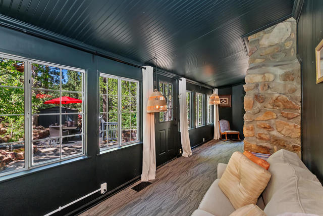 300 E Aeroplane Boulevard, Big Bear CA: https://media.crmls.org/mediaz/e7077f45-2167-4602-81b8-71bc7e05d5f5.jpg