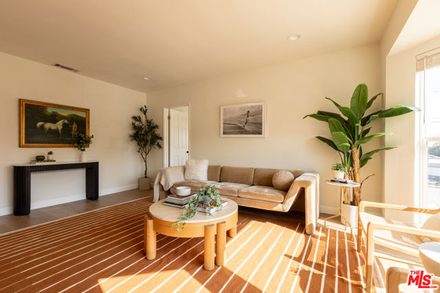 5018 Valleydale Avenue, Los Angeles CA: https://media.crmls.org/mediaz/e707b93d-e99c-4f96-9987-e1ccf689d2c6.jpg