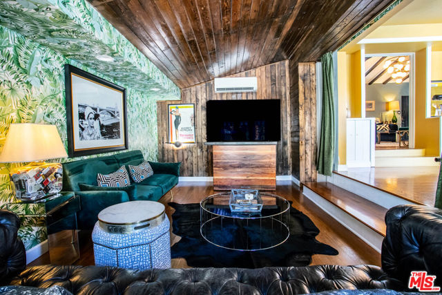 148 W Camino Descanso, Palm Springs, CA 92264