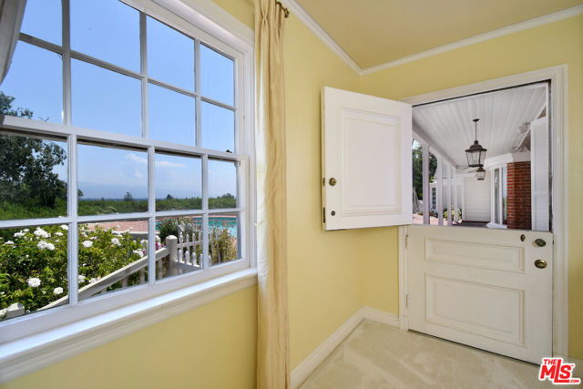 4141 Knobhill Drive, Sherman Oaks CA: https://media.crmls.org/mediaz/e7087739-d19f-42ee-b954-7c29514fc483.jpg