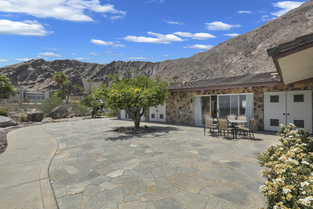 770 S La Mirada Road, Palm Springs CA: https://media.crmls.org/mediaz/e7089516-8cb6-44e8-9e79-f2a7a539017c.jpg
