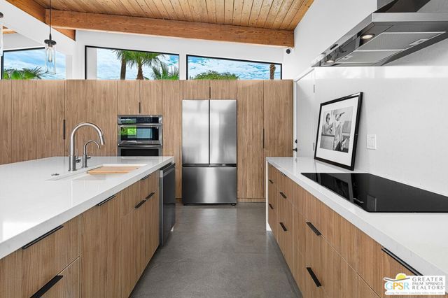 454 E Lindsey Drive, Palm Springs CA: https://media.crmls.org/mediaz/e708cdb3-c17d-42db-b6b2-fa303ba281ec.jpg