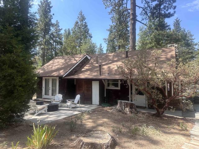 25860 Oakwood Street, Idyllwild CA: https://media.crmls.org/mediaz/e7092ef6-8cfc-4173-950f-b45df0e0e4b1.jpg