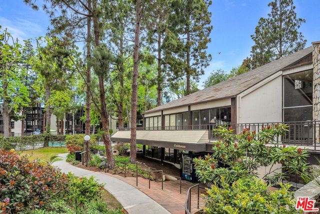 7765 W 91st Street, Playa del Rey CA: https://media.crmls.org/mediaz/e70a1174-95a3-4304-8d17-150927e86f8f.jpg
