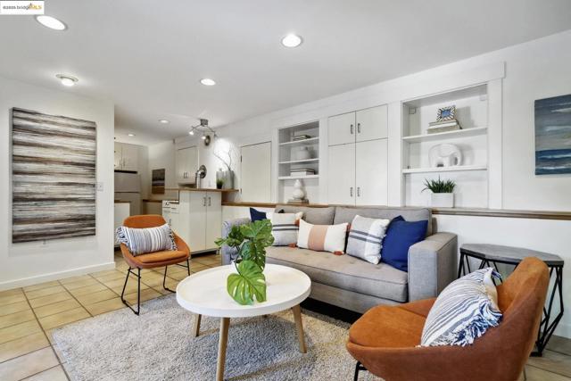 342 El Toyonal, Orinda CA: https://media.crmls.org/mediaz/e70a6cf7-77d1-43a4-82a7-9867e946de85.jpg