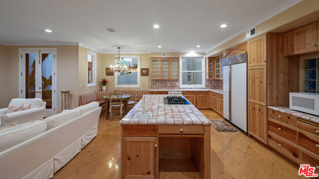 5105 Via Donte, Marina del Rey CA: https://media.crmls.org/mediaz/e70a7454-ed18-4bdf-a722-9d0bc4f0b646.jpg