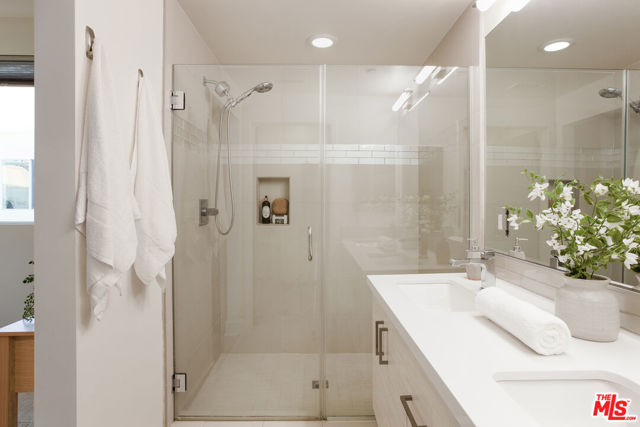 6067 W Studio Court, Los Angeles CA: https://media.crmls.org/mediaz/e70aabfe-b07c-4aae-886b-8c2455affbf3.jpg