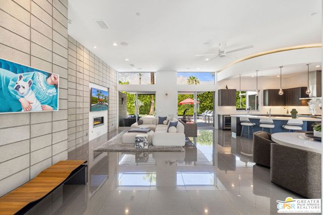 1449 N Via Miraleste, Palm Springs CA: https://media.crmls.org/mediaz/e70ac5a8-2658-4619-93ee-db458e1e102c.jpg