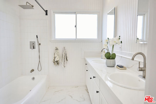 8531 Norwich Avenue, North Hills CA: https://media.crmls.org/mediaz/e70adac4-f08a-4fa5-910c-5f632eb69b62.jpg