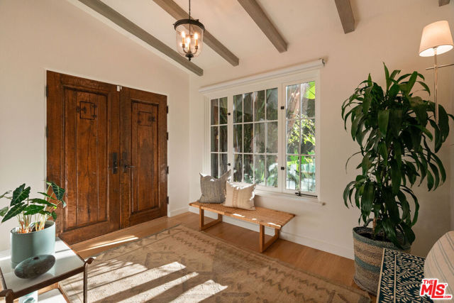 Image 8 of 72 For 705 Palisades Beach Road