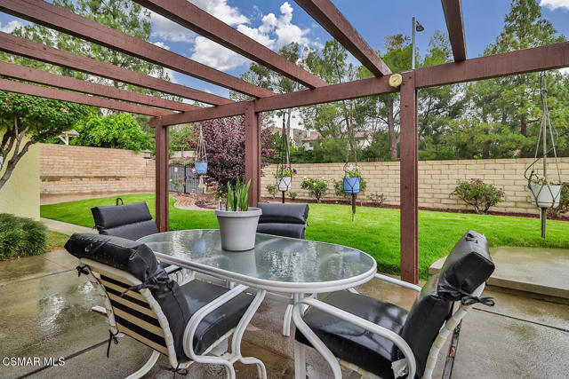 11820 Doral Avenue, Porter Ranch CA: https://media.crmls.org/mediaz/e70b7d7f-4c08-4222-9d6e-e99710f471ca.jpg