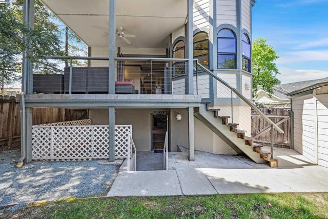 141 Ray St, Pleasanton CA: https://media.crmls.org/mediaz/e70ba53b-8bc3-4eac-b380-611158f62908.jpg