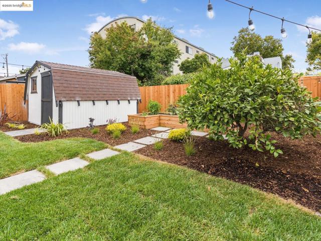 1415 10Th St, Berkeley CA: https://media.crmls.org/mediaz/e70c0641-8a54-4ce5-8865-a6307bfe5dc4.jpg