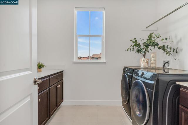 1553 S Perkins Place, Mountain House CA: https://media.crmls.org/mediaz/e70cdc11-aa3a-4e3e-9234-03fb7b37790e.jpg