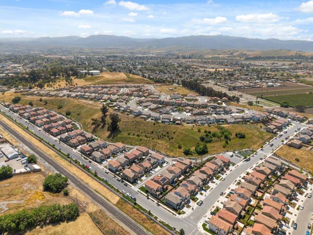 410 Thistle Court, Hollister CA: https://media.crmls.org/mediaz/e70d87f0-1674-407f-935e-5d461f52db1b.jpg