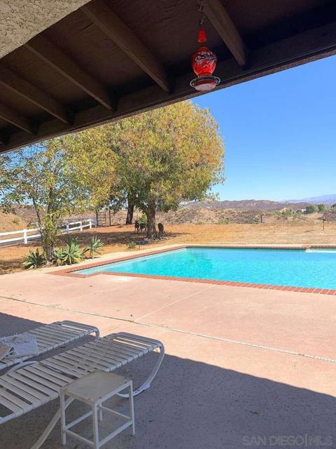 30809 Desert Shadow Rd, Castaic CA: https://media.crmls.org/mediaz/e70d9776-0a1b-4041-a5ff-ef95a454e8aa.jpg