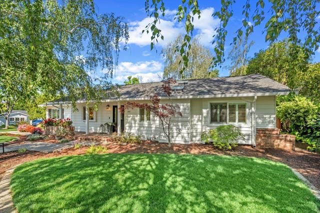 140 Stonybrook Road, Los Gatos CA: https://media.crmls.org/mediaz/e70d993a-ce8a-4e06-8cdd-be817c5d11e7.jpg