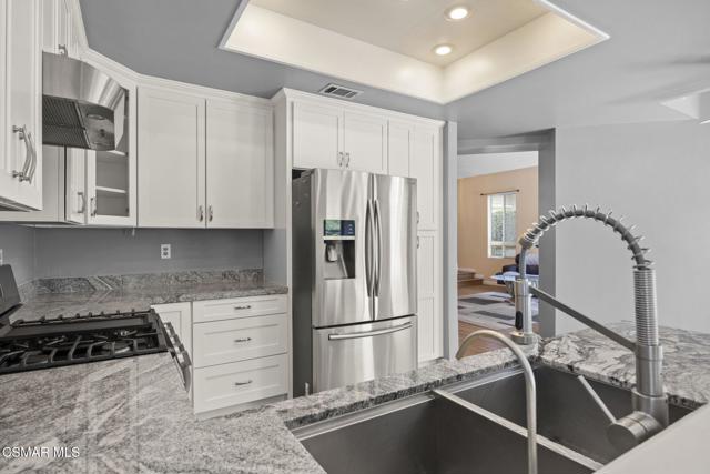 11928 Bubbling Brook Street, Moorpark CA: https://media.crmls.org/mediaz/e70de9ad-c0e9-43b1-bc71-422cb911fa2d.jpg