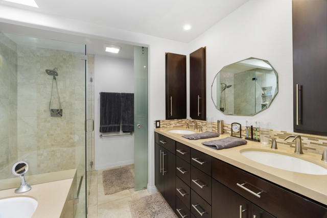 72806 Fleetwood Circle, Palm Desert CA: https://media.crmls.org/mediaz/e70e4da9-18e7-40ae-89ea-915ced90aad8.jpg