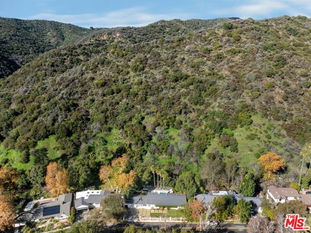 3443 Mandeville Canyon Road, Los Angeles CA: https://media.crmls.org/mediaz/e70e5eb0-efb8-4807-8a9b-de16437d6e35.jpg