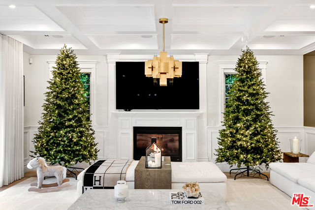 5000 Petit Avenue, Encino CA: https://media.crmls.org/mediaz/e70e60f6-60d7-4a31-a670-89892a35c0e5.jpg