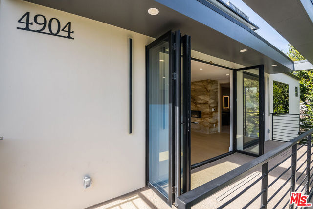 4906 Van Noord Avenue, Sherman Oaks CA: https://media.crmls.org/mediaz/e70e77d5-82c1-4976-aeb1-24d8b94a5734.jpg