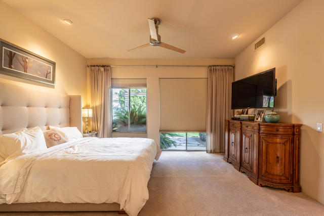 12 Via Elegante, Rancho Mirage CA: https://media.crmls.org/mediaz/e70e99b3-0534-4006-9cc2-9fea2ad7aa58.jpg