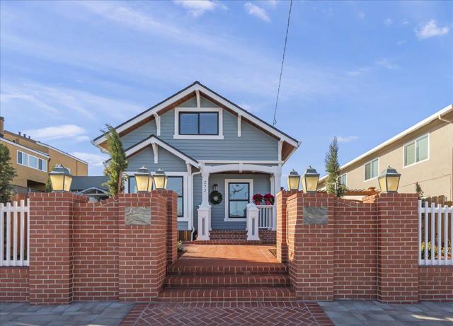 272 Clay Street, Monterey CA: https://media.crmls.org/mediaz/e70f3332-7b8c-4c5b-806a-583ba5b01366.jpg