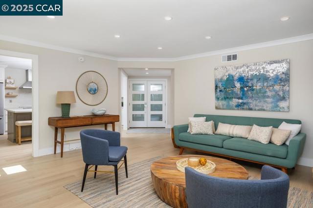 644 Terra Calif Dr, Walnut Creek CA: https://media.crmls.org/mediaz/e70f7045-6fe2-4cfa-80a8-9f9d62c5b624.jpg