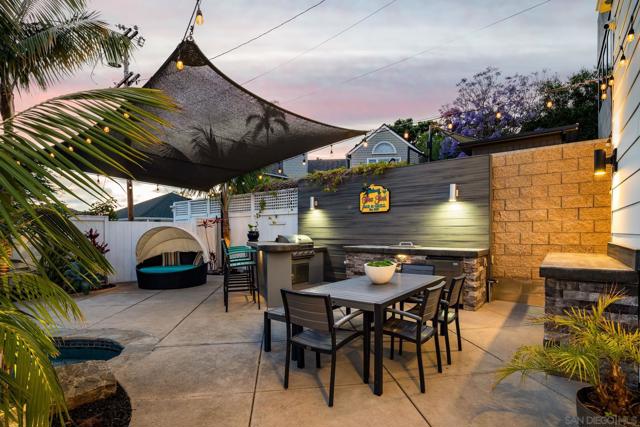 7570 Cabrillo Ave, La Jolla CA: https://media.crmls.org/mediaz/e70fde8e-9ed2-4602-a8e4-e17481cdc40d.jpg