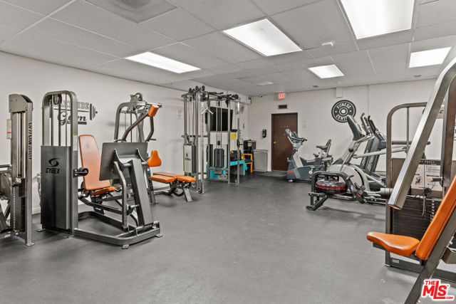 9206 Summertime Lane, Culver City CA: https://media.crmls.org/mediaz/e70fe52a-91d8-4ca8-b452-3258ef61aa10.jpg