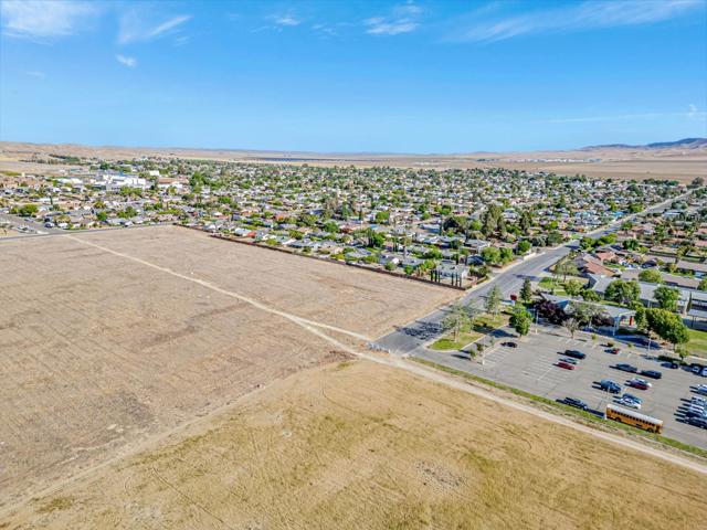 101 Amador Street, Avenal CA: https://media.crmls.org/mediaz/e7102f85-ff14-423a-b331-5e98fa7656f9.jpg