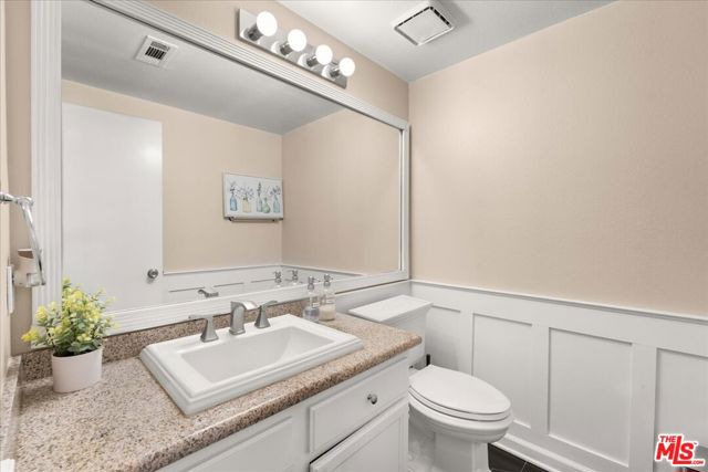 3228 Rollingridge Avenue, Palmdale CA: https://media.crmls.org/mediaz/e71066ca-26f3-49d4-8681-f00ac19b94ec.jpg