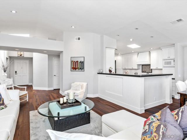 13338 Corte De Chucena, San Diego CA: https://media.crmls.org/mediaz/e710c9f8-5d66-4168-8e82-84cf884d62ee.jpg