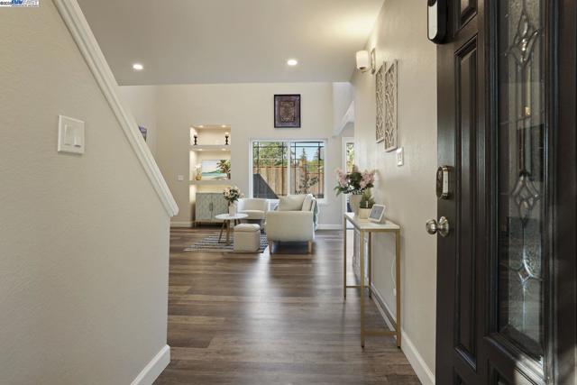 10034 Foxboro Cir, San Ramon CA: https://media.crmls.org/mediaz/e710d408-d780-4c9e-b513-7110411d6f26.jpg