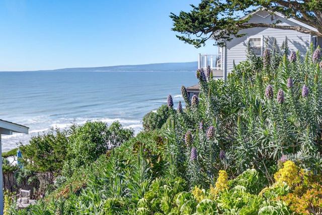 1 Gray Way, Watsonville CA: https://media.crmls.org/mediaz/e711abfe-26ee-4ec3-9220-e6c763d8abf4.jpg