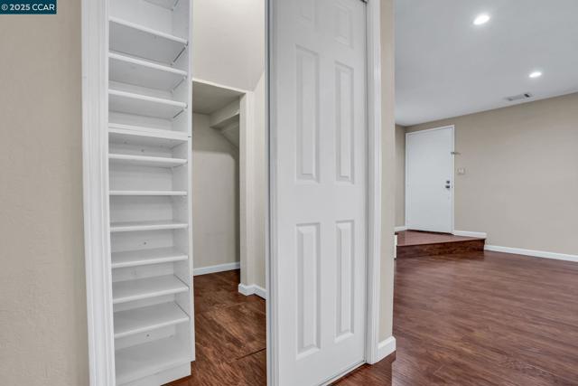 1430 Tampico Pl, Walnut Creek CA: https://media.crmls.org/mediaz/e712b295-420d-46fa-b117-e0f2306318bb.jpg