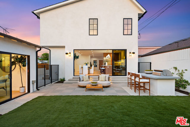 4949 Sancola Avenue, Toluca Lake CA: https://media.crmls.org/mediaz/e712bcae-f5b2-404e-8bc9-c2c720c6b136.jpg