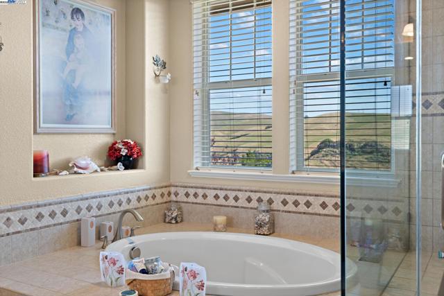 9779 Reimers Way, Dublin CA: https://media.crmls.org/mediaz/e712d8b0-13a4-4797-a917-ce4c8c7bf184.jpg