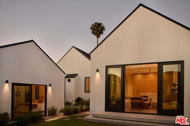7841 Stewart Avenue, Los Angeles CA: https://media.crmls.org/mediaz/e7132785-ccf5-4822-80ec-5e0ad7ee0c08.jpg