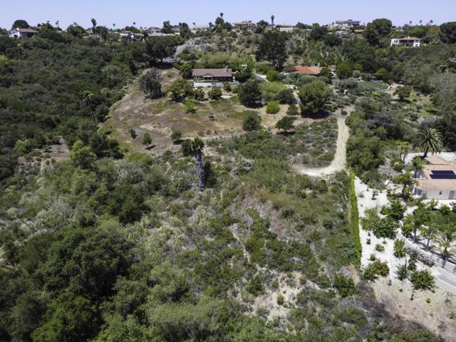 28371 Faircrest Way, Escondido CA: https://media.crmls.org/mediaz/e7134757-bd56-4b10-aac8-47be1047b286.jpg
