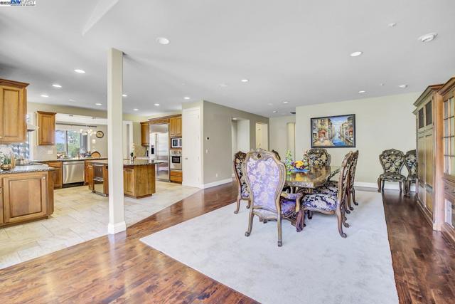 48564 Avalon Heights Ter, Fremont CA: https://media.crmls.org/mediaz/e7139a27-8937-4a66-80db-e75c73293aa3.jpg
