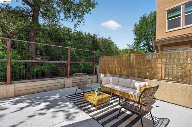 5880 Hillbrook Pl, Dublin CA: https://media.crmls.org/mediaz/e714177d-3bff-4661-b512-762e28e0de72.jpg