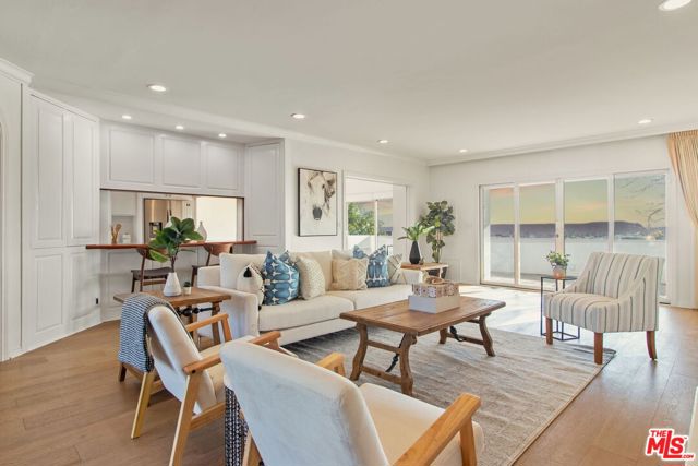 905 Berkeley Street, Santa Monica CA: https://media.crmls.org/mediaz/e7144405-cd0e-4a4c-af71-0698a7e09806.jpg