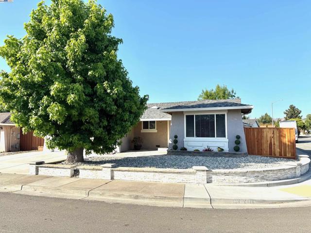 34288 Torrington Pl, Fremont CA: https://media.crmls.org/mediaz/e714ba78-4759-4a97-881f-f9a5afcd7058.jpg