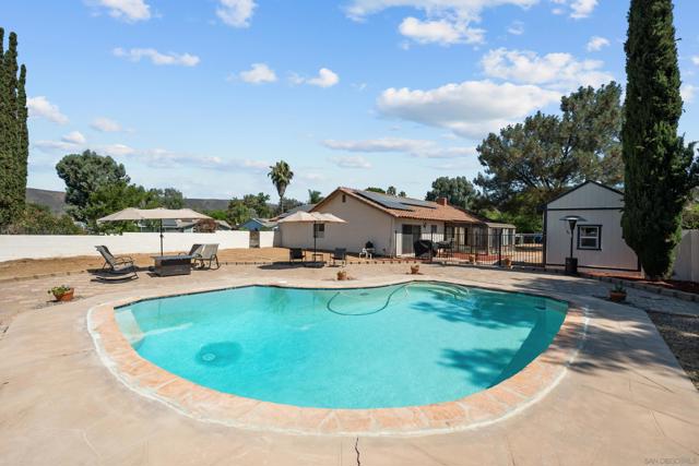 16273 Arena Dr, Ramona CA: https://media.crmls.org/mediaz/e714ef88-7521-40ed-a5ff-e6853555e24b.jpg
