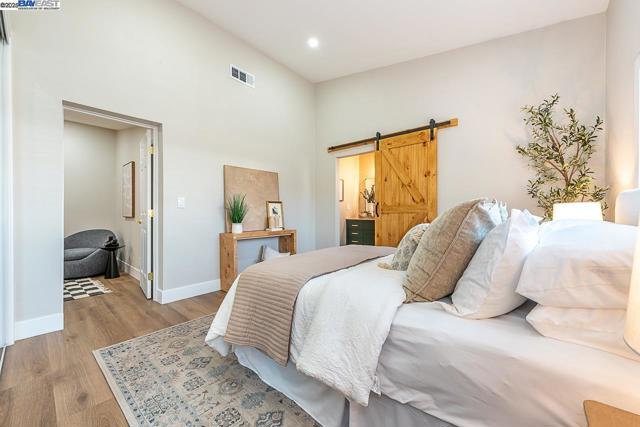 697 Lakewood Dr, Sunnyvale CA: https://media.crmls.org/mediaz/e715096a-af6f-4df3-8125-217a3f1dcdc1.jpg