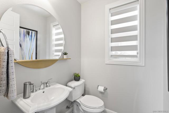 4706 Chase Ct, Carlsbad CA: https://media.crmls.org/mediaz/e7152468-5175-479e-8990-64db29ace06c.jpg